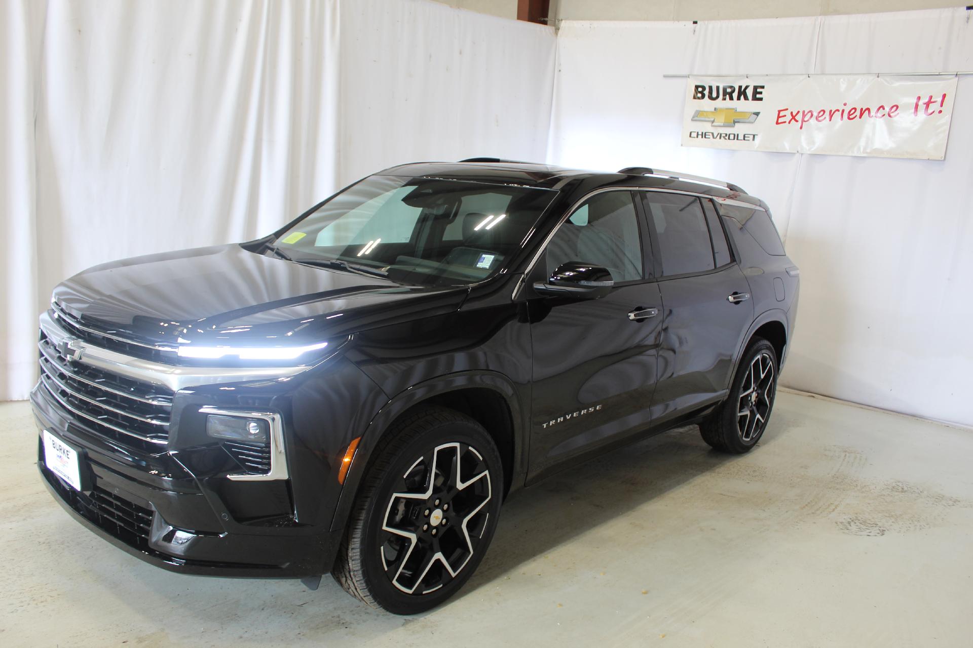 2026 Chevrolet Traverse Vehicle Photo in NORTHAMPTON, MA 01060-1120