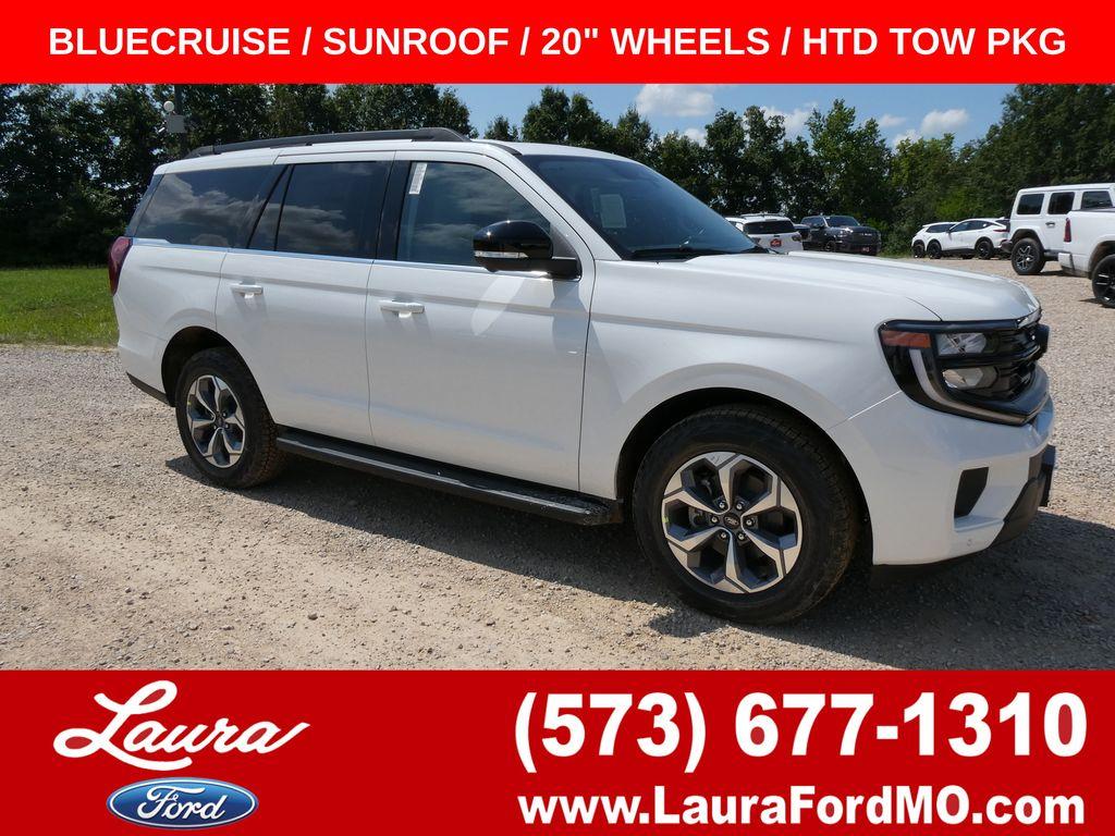 Star White Metallic Tri Coat 2027 Ford Expedition SUV / Crossover Four-Wheel Drive Automatic