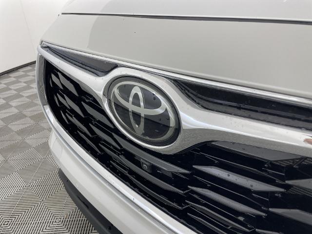 2024 Toyota Highlander Vehicle Photo in GILBERT, AZ 85297-0402