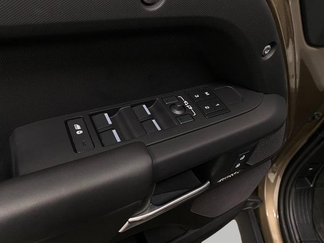 2025 Defender Vehicle Photo in Appleton, WI 54913