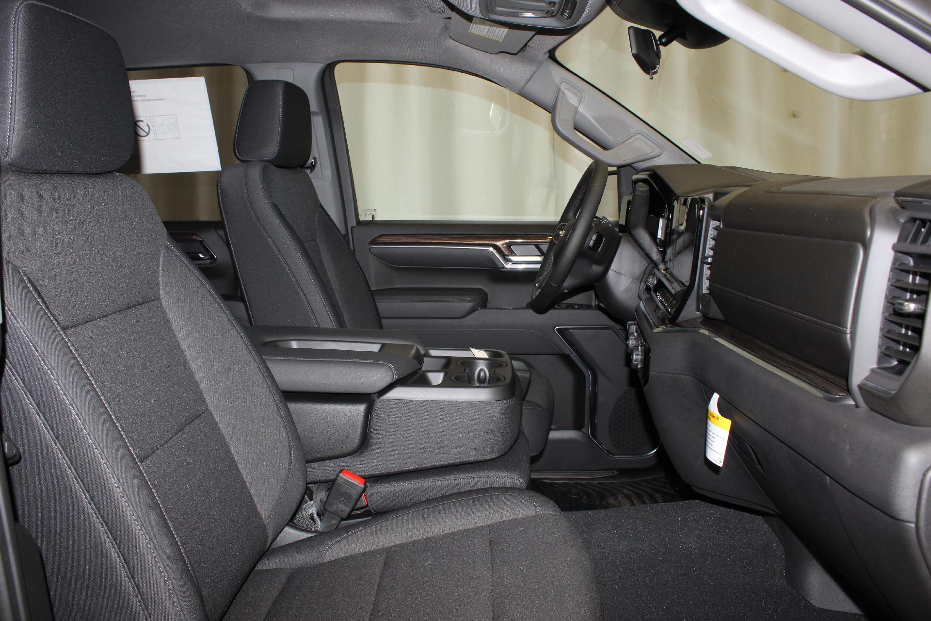 2025 Chevrolet Silverado 1500 Vehicle Photo in NORTHAMPTON, MA 01060-1120