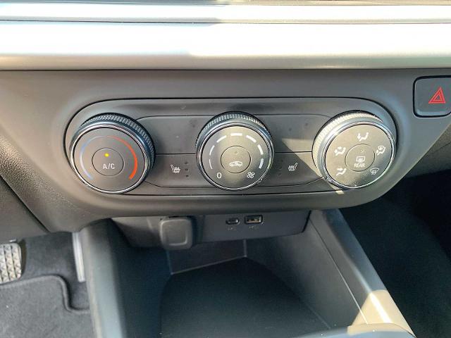 2024 Chevrolet Trax Vehicle Photo in MOON TOWNSHIP, PA 15108-2571