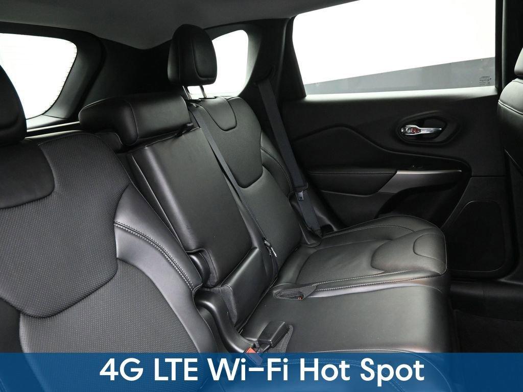 2020 Jeep Cherokee Vehicle Photo in Cedar Rapids, IA 52402