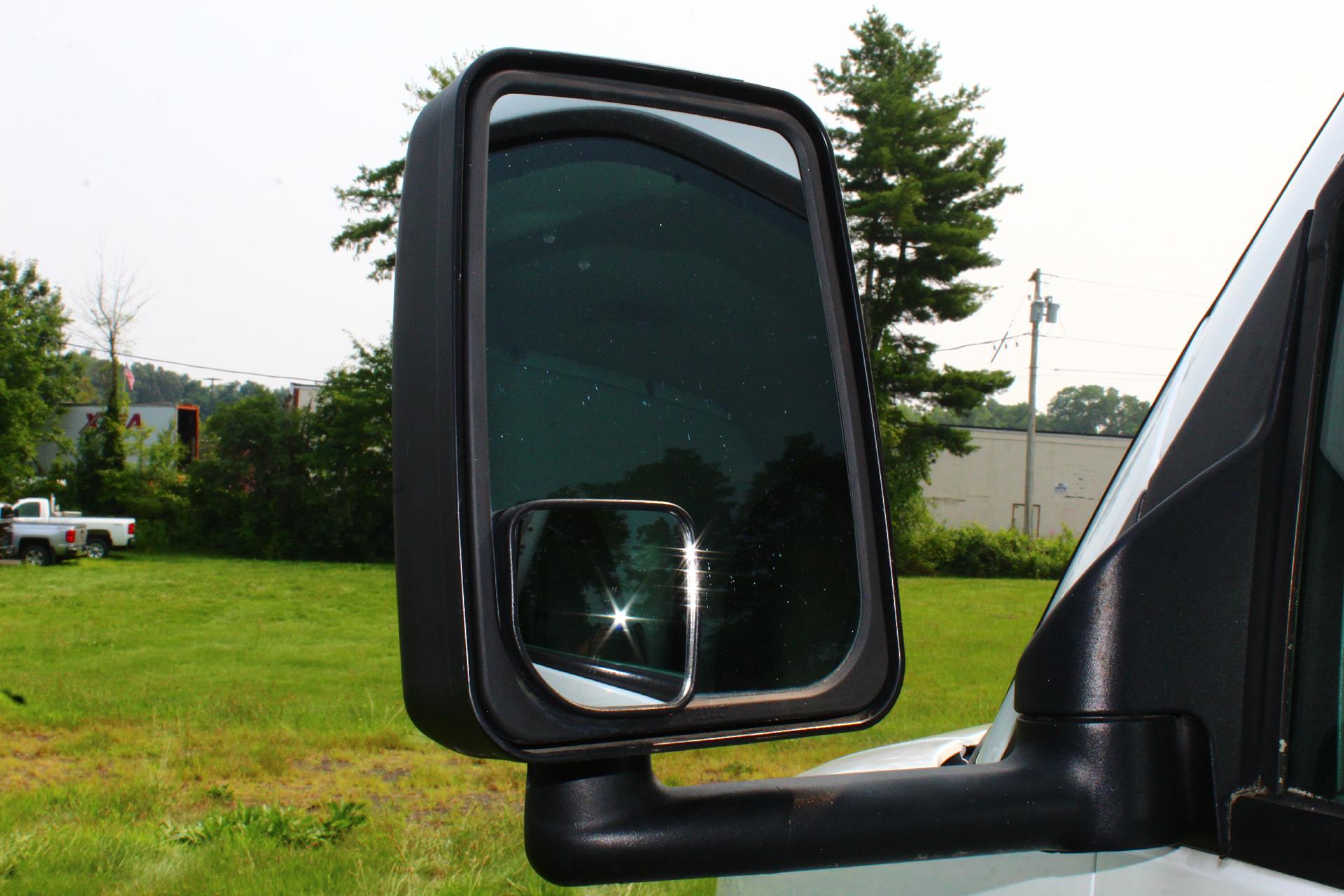 2014 Chevrolet Express Cutaway 3500 Vehicle Photo in NORTHAMPTON, MA 01060-1120