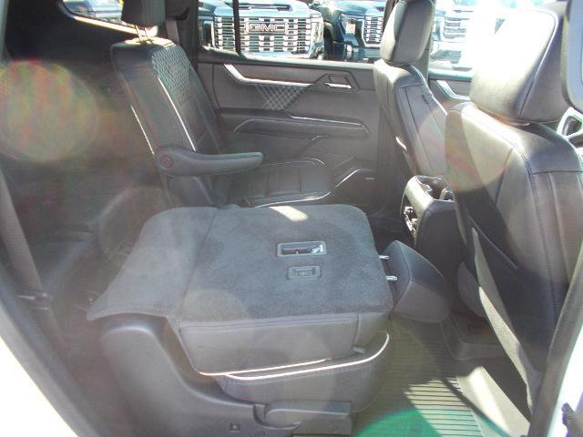 2024 GMC Acadia Vehicle Photo in LOWELL, MA 01852-4336