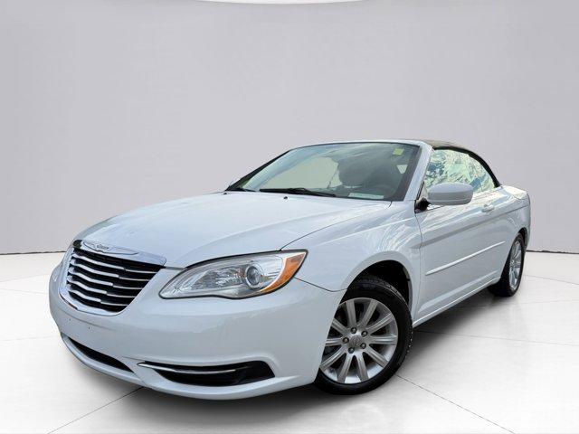 2011 Chrysler 200 Vehicle Photo in LEOMINSTER, MA 01453-2952