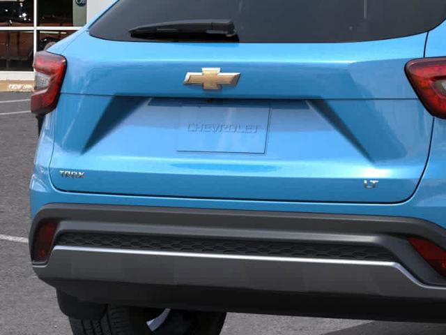 2025 Chevrolet Trax Vehicle Photo in MOON TOWNSHIP, PA 15108-2571