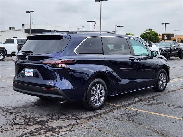 2024 Toyota Sienna Vehicle Photo in AURORA, CO 80012-4011