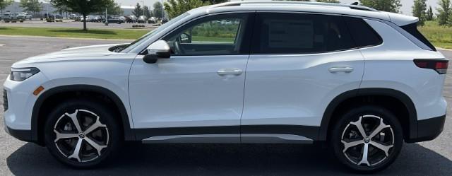 2025 Volkswagen Tiguan Vehicle Photo in Oshkosh, WI 54904