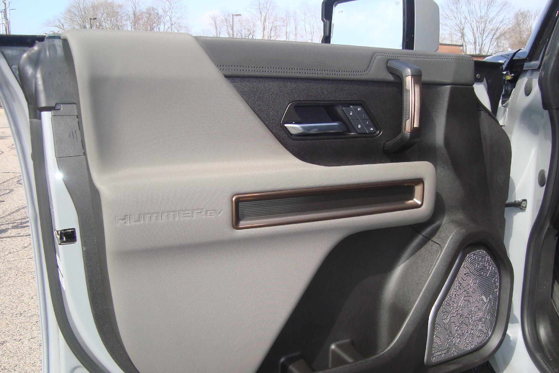 2025 GMC HUMMER EV Pickup Vehicle Photo in PORTSMOUTH, NH 03801-4196