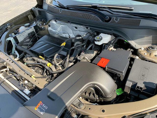 2024 Chevrolet Trax Vehicle Photo in MOON TOWNSHIP, PA 15108-2571