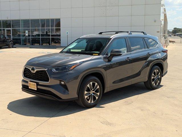 2024 Toyota Highlander Vehicle Photo in SELMA, TX 78154-1459