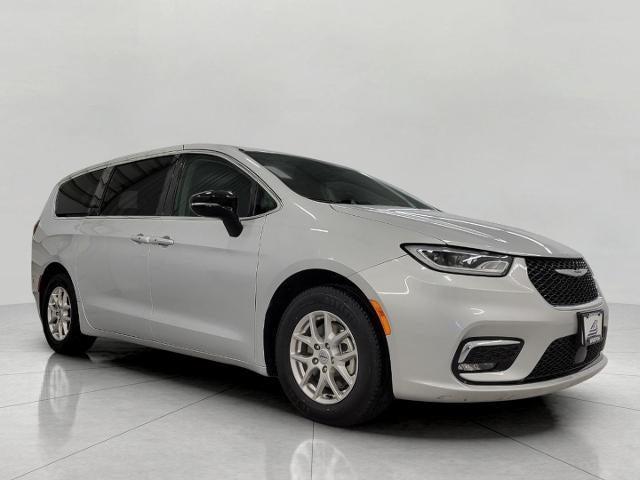 2024 Chrysler Pacifica Vehicle Photo in Neenah, WI 54956