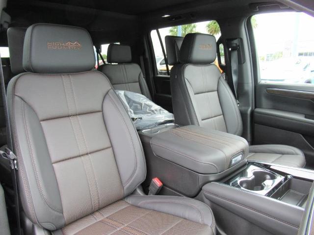 2025 Chevrolet Suburban Vehicle Photo in LEESBURG, FL 34788-4022