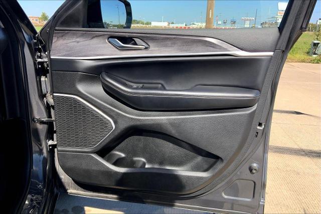 2022 Jeep Grand Cherokee Vehicle Photo in TOPEKA, KS 66609-0000