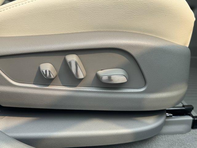 2025 Cadillac XT6 Vehicle Photo in LEOMINSTER, MA 01453-2952