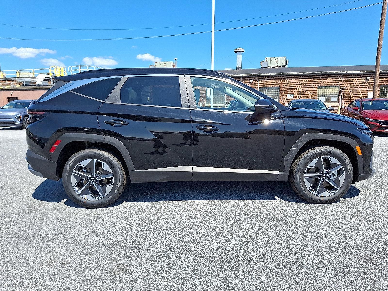 2025 Hyundai TUCSON Hybrid Vehicle Photo in Harrisburg, PA 17111