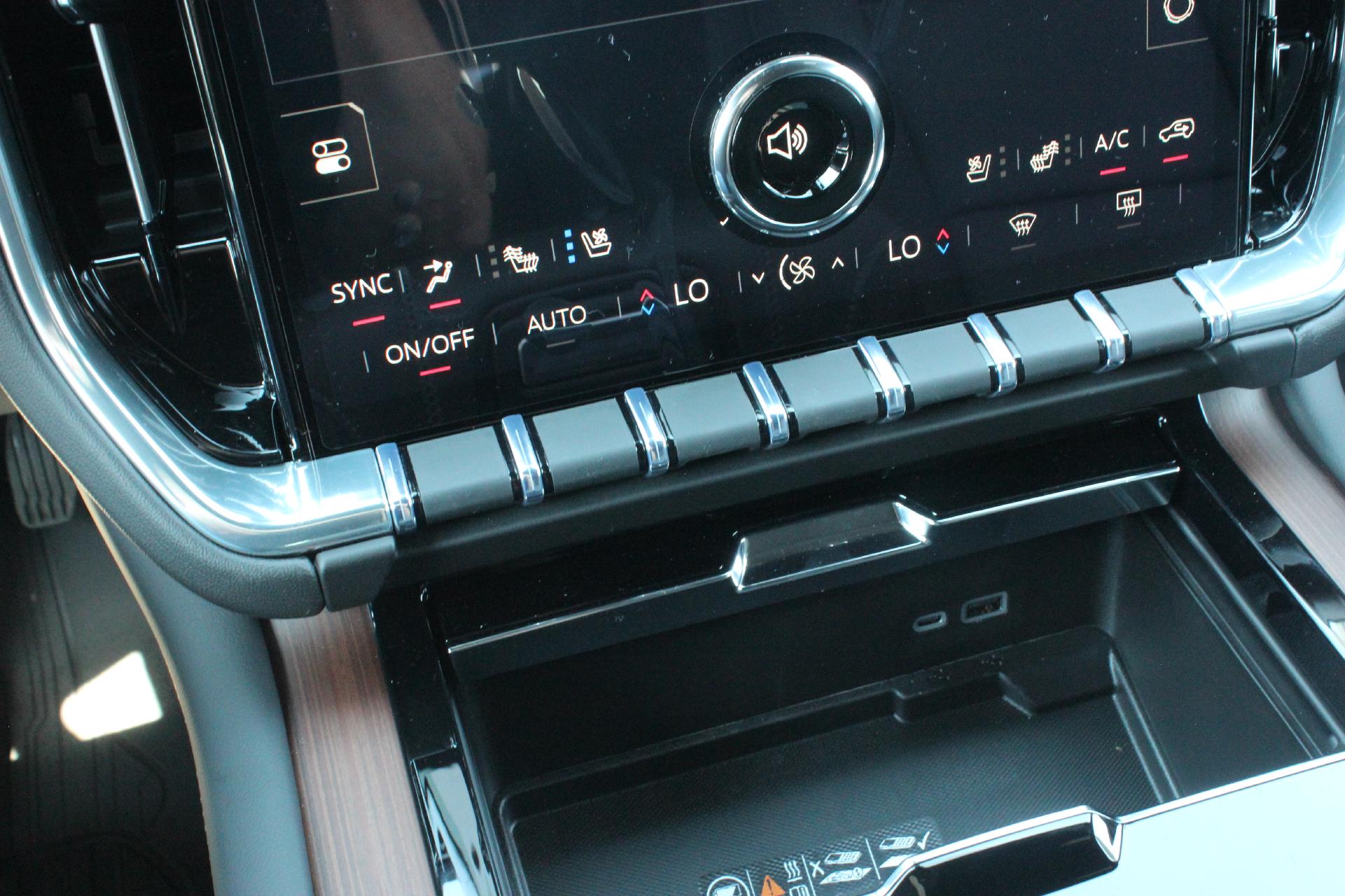 2025 GMC Yukon XL Vehicle Photo in AURORA, CO 80012-4011