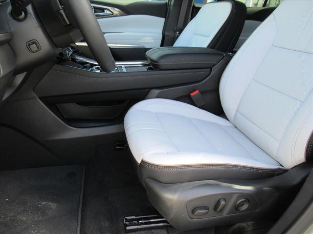 2025 Chevrolet Traverse Vehicle Photo in LEESBURG, FL 34788-4022