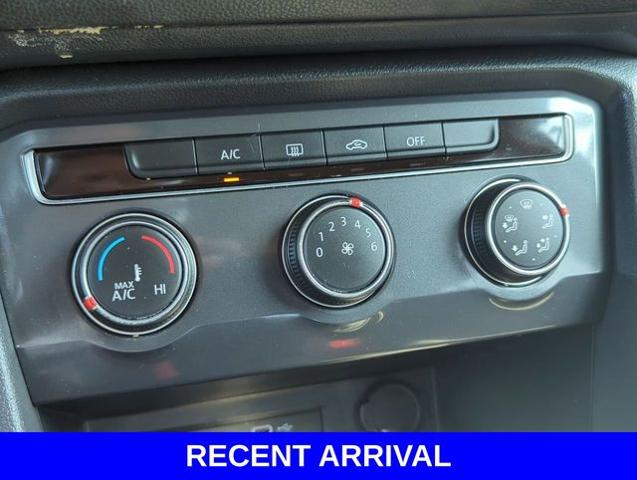 2020 Volkswagen Tiguan Vehicle Photo in Merrillville, IN 46410