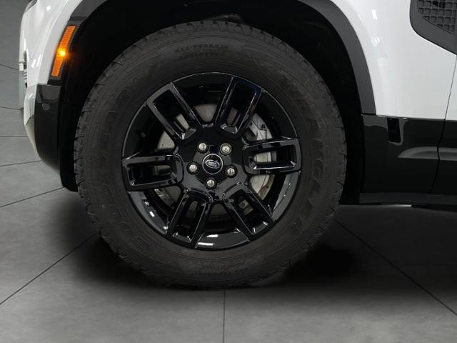 2024 Defender Vehicle Photo in Appleton, WI 54913