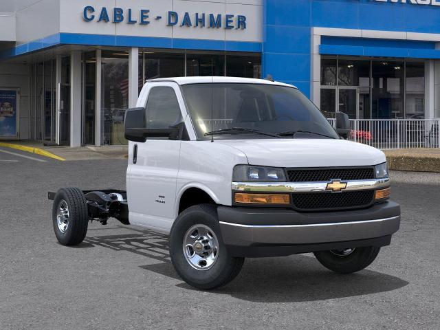 2025 Chevrolet Express Commercial Cutaway Vehicle Photo in INDEPENDENCE, MO 64055-1314