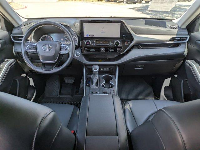 2024 Toyota Highlander Vehicle Photo in SELMA, TX 78154-1459