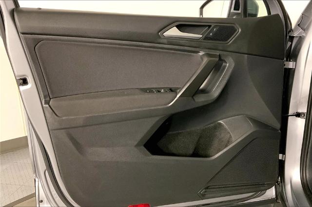 2021 Volkswagen Tiguan Vehicle Photo in Lees Summit, MO 64086