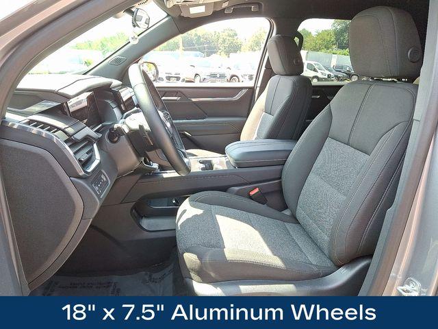 2025 GMC Acadia Vehicle Photo in DANBURY, CT 06810-5034