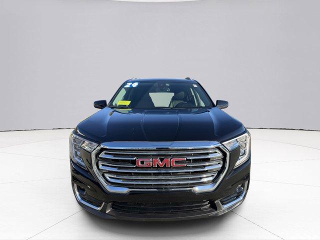 2024 GMC Terrain Vehicle Photo in LEOMINSTER, MA 01453-2952