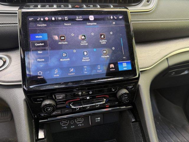 2021 Jeep Grand Cherokee L Vehicle Photo in LEOMINSTER, MA 01453-2952