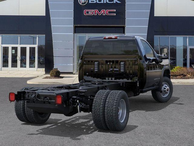 2025 GMC Sierra 3500 HD Chassis Cab Vehicle Photo in DANBURY, CT 06810-5034