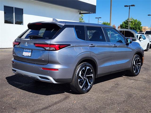 2024 Mitsubishi Outlander Vehicle Photo in AURORA, CO 80012-4011