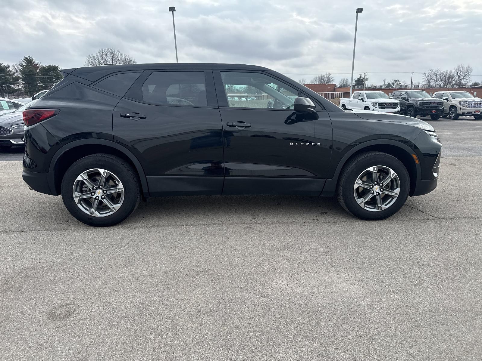 View vehicle photo 6