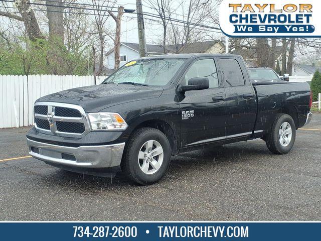 2024 Ram 1500 Classic Vehicle Photo in TAYLOR, MI 48180-4640