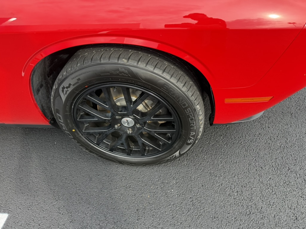 2019 Dodge Challenger SXT AWD - 9