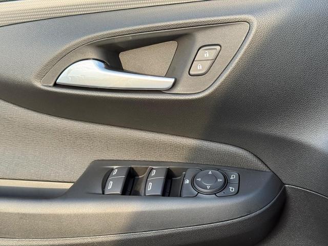 2025 Buick Envista Vehicle Photo in COLUMBIA, MO 65203-3903