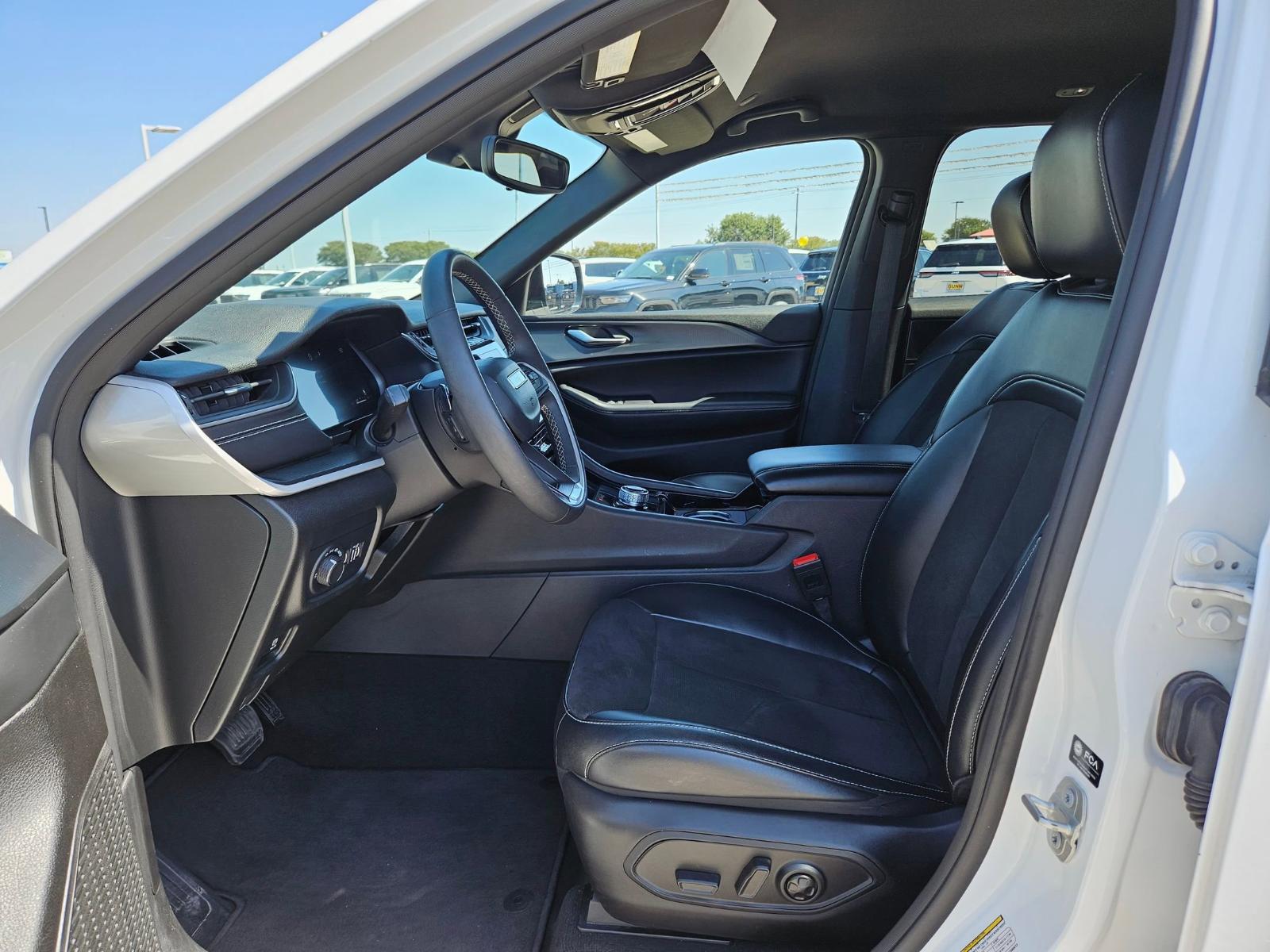 2023 Jeep Grand Cherokee Vehicle Photo in Seguin, TX 78155
