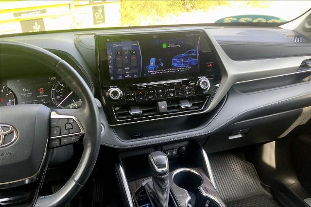 2021 Toyota Highlander Vehicle Photo in KANSAS CITY, MO 64114-4545