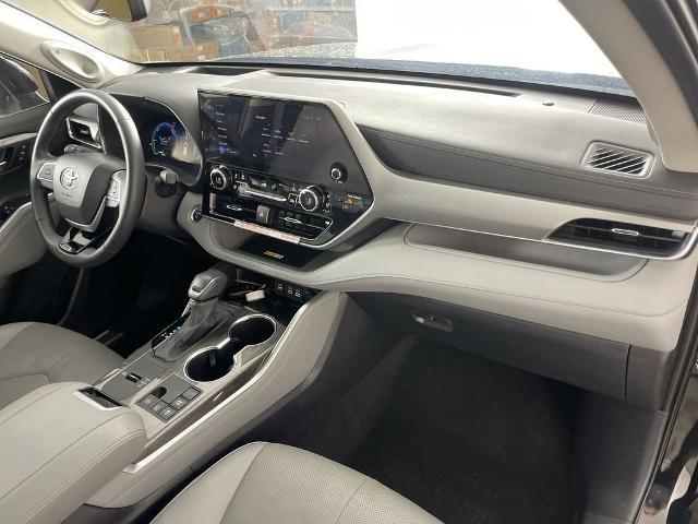 2024 Toyota Highlander Vehicle Photo in GILBERT, AZ 85297-0402