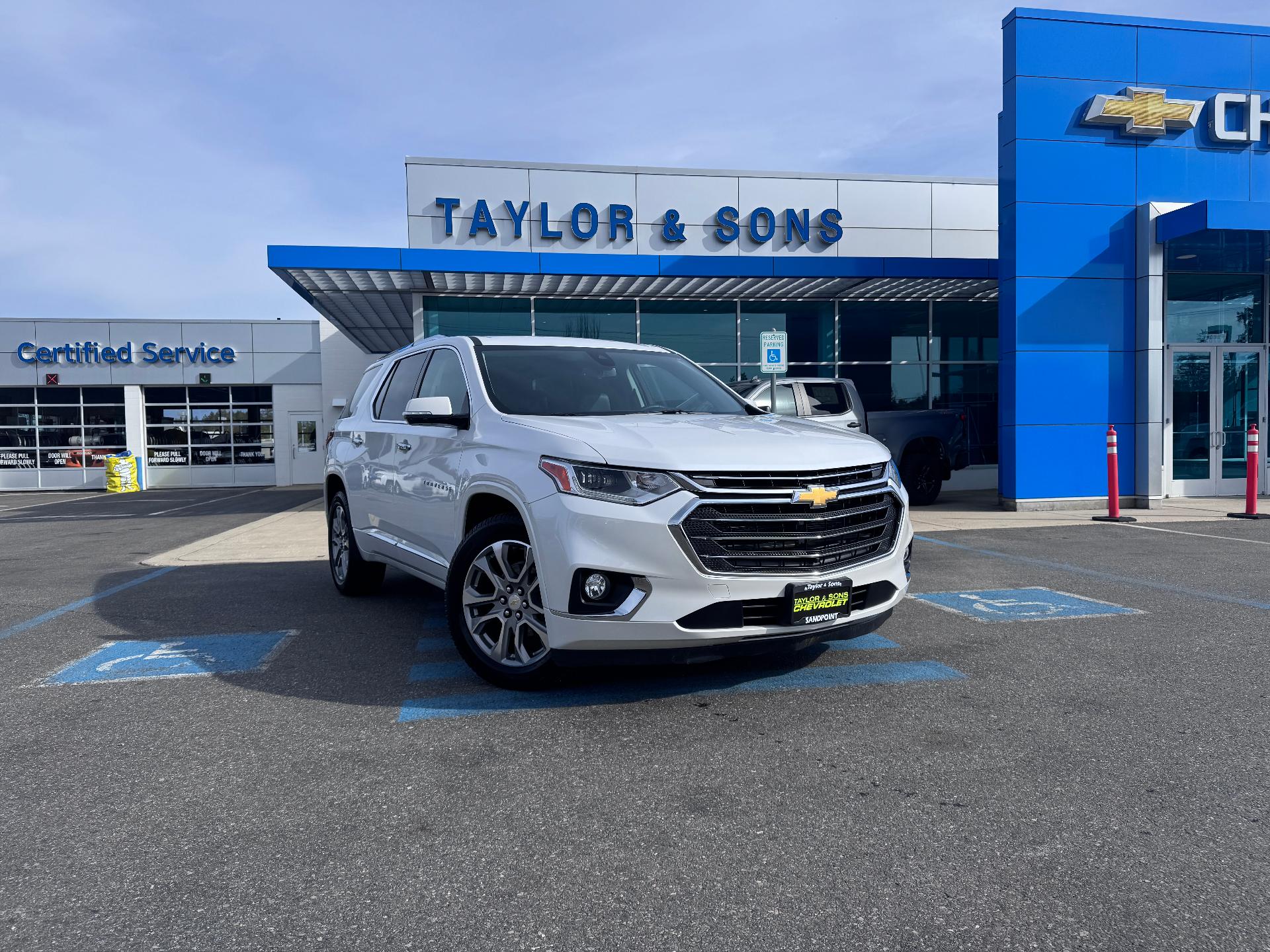 White (Iridescent Pearl Tricoat) 2019 Chevrolet Traverse SUV / Crossover Four-Wheel Drive 9-Speed Automatic