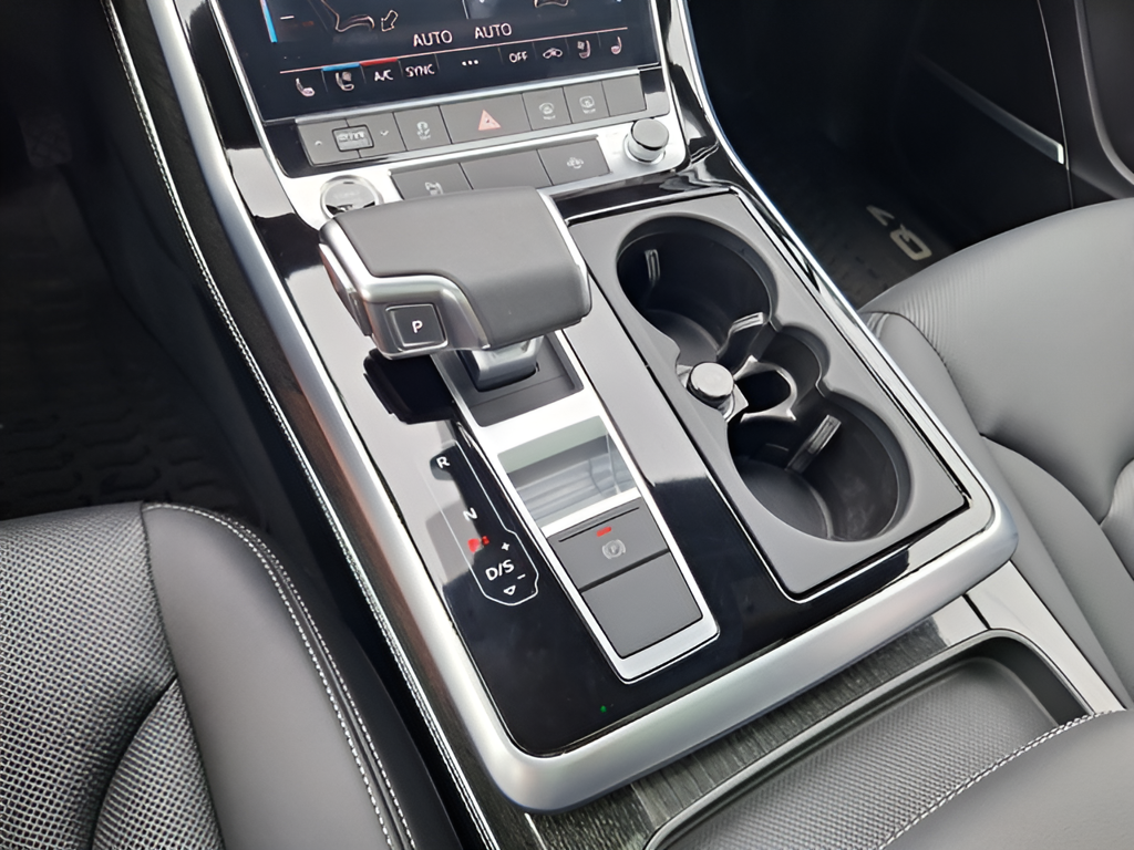 2025 Audi Q7 photo 13 of 33