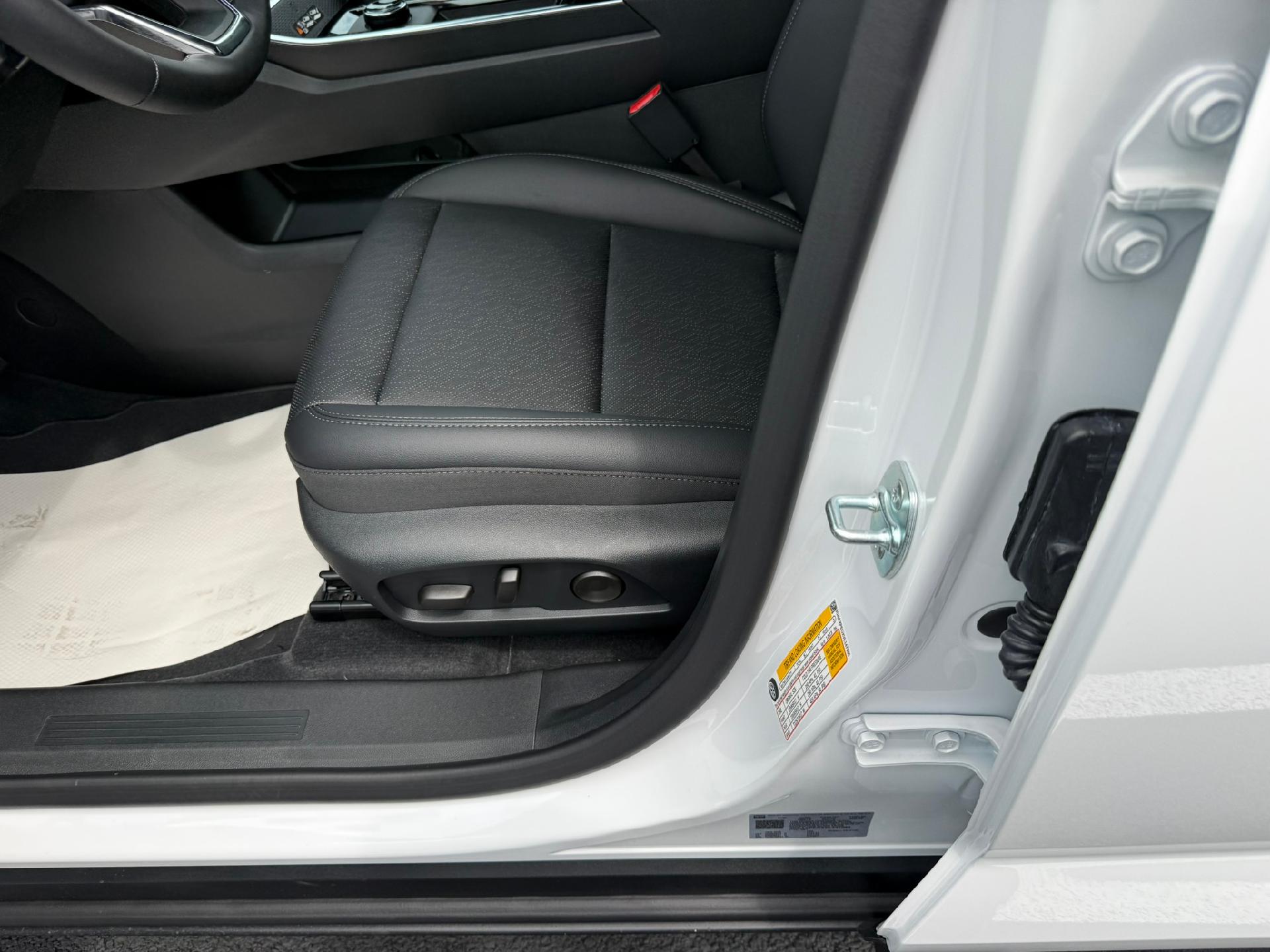 2027 Chevrolet Equinox LT - 11