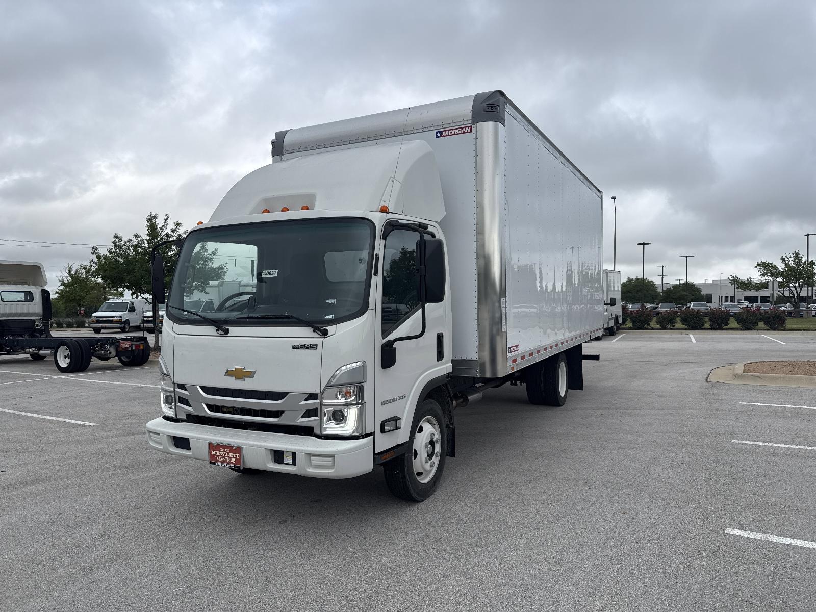 2025 Chevrolet Low Cab Forward 5500 XG Vehicle Photo in GEORGETOWN, TX 78626-7508