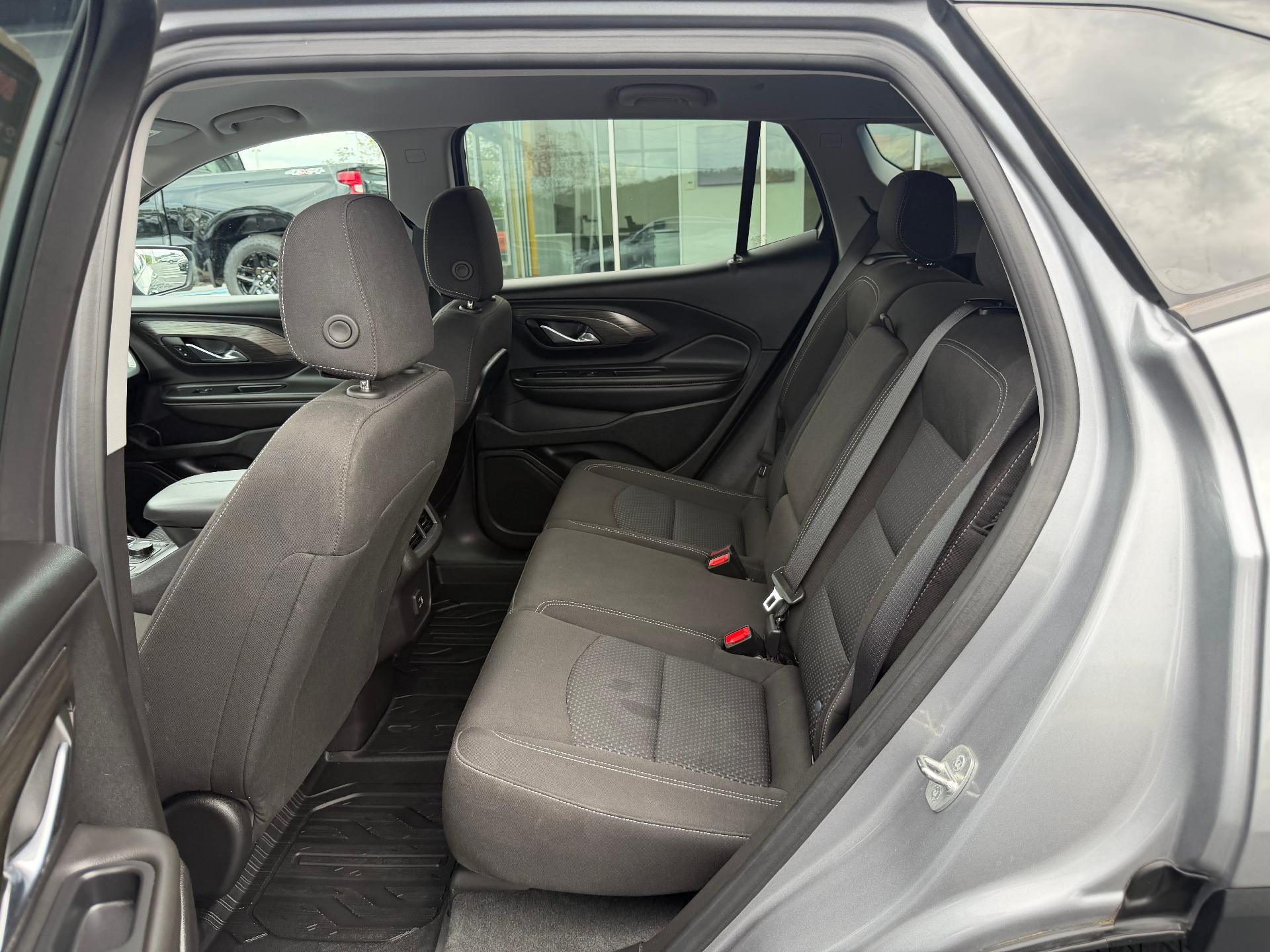 2024 GMC Terrain photo 19 of 36