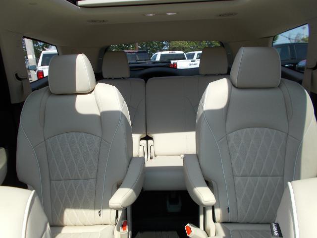 2022 Buick Enclave Vehicle Photo in LOWELL, MA 01852-4336