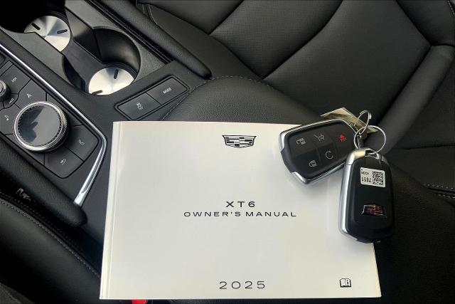 2025 Cadillac XT6 Vehicle Photo in KANSAS CITY, MO 64114-4545