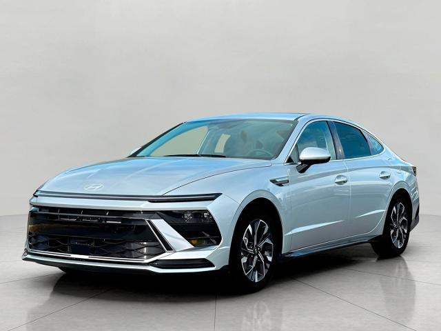 2025 Hyundai SONATA Vehicle Photo in Neenah, WI 54956