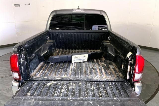 2018 Toyota Tacoma Vehicle Photo in Lees Summit, MO 64086