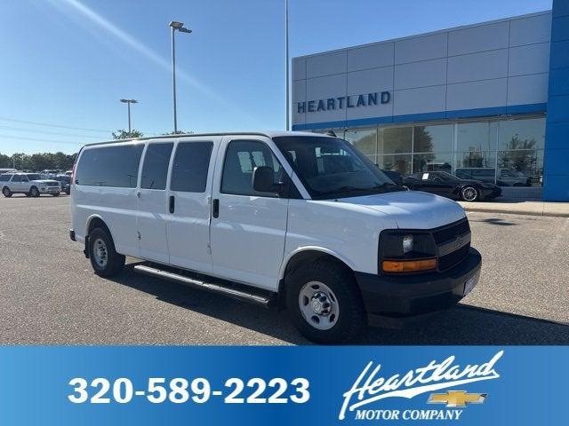 2017 Chevrolet Express Passenger Vehicle Photo in Morris, MN 56267